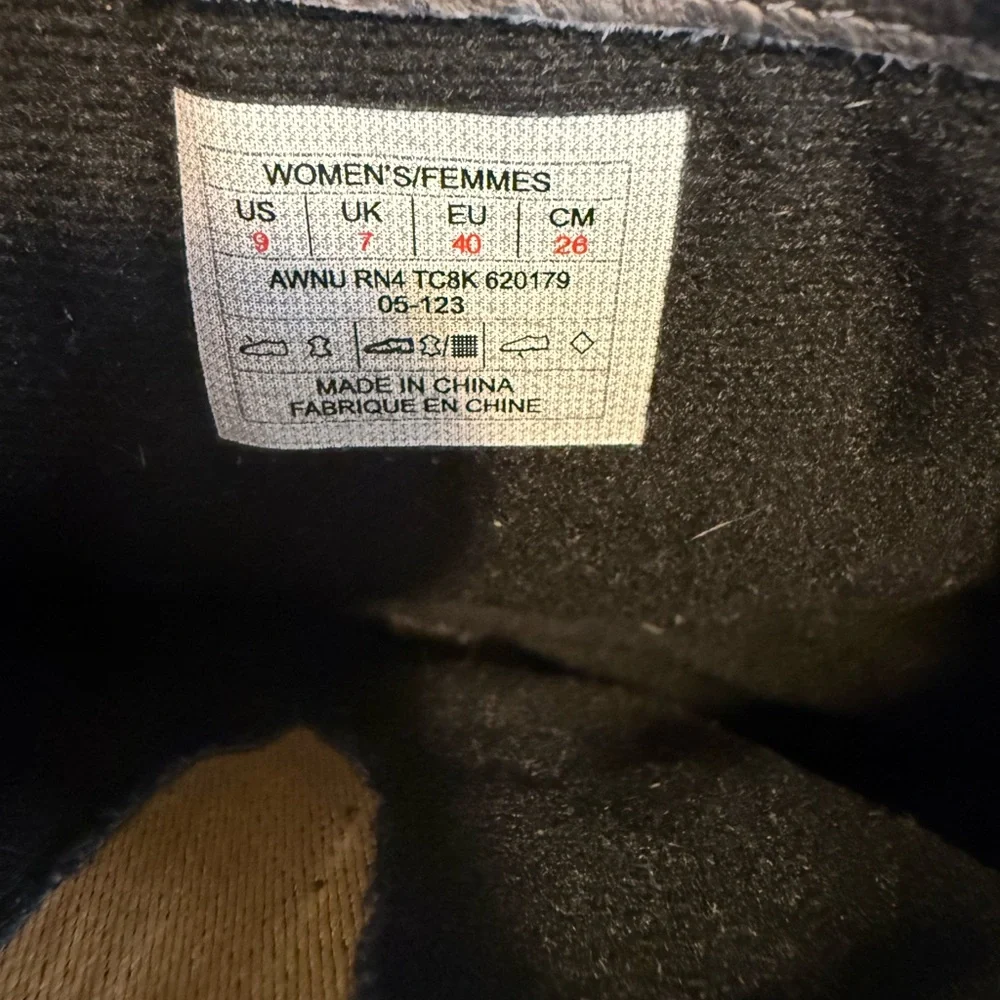 The North Face Waterproof Tall‎ Leather Riding Boots Lug Sole Buckle Zip Women 9